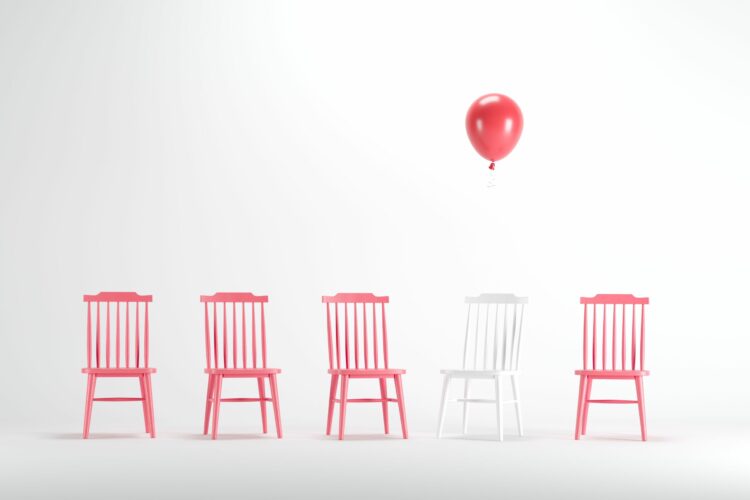 Stoelen | Verhuur van feestmateriaal 1 white chair with floating red balloon among white chair white background scaled e1627585835642