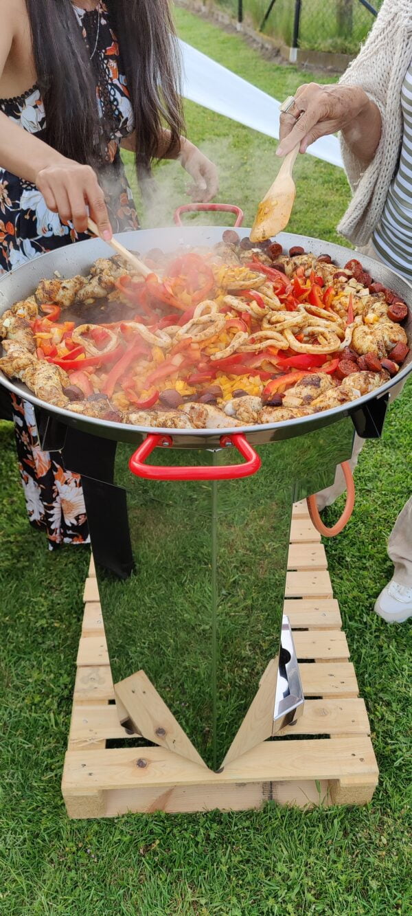 Paella pan